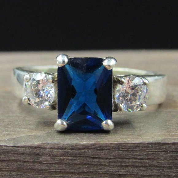 Jewelry - Size 6 Sterling Silver Rectangle Cut Blue CZ Gem Band Ring Vintage